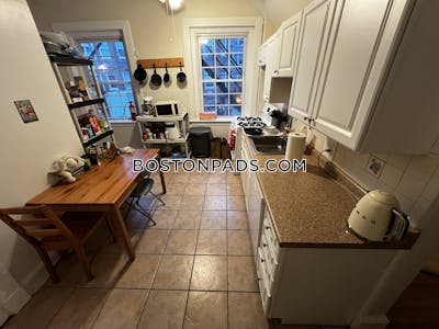 Brookline 3 Bed 1 Bath BROOKLINE- BOSTON UNIVERSITY $5,100 Boston University - $4,200 No Fee