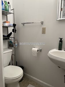 Brookline Quaint studio 1 Bath on Beacon St Boston University - $1,995 No Fee