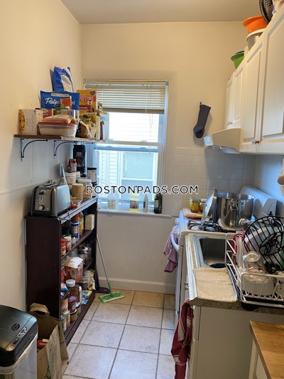 Somerville 2 Bed, 1 Bath Unit  Tufts - $2,700 No Fee