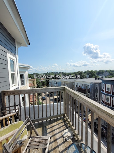 Dorchester Renovated 3 bed 1 bath available 9/1 on Rowell St in Dorchester! Boston - $2,695 No Fee