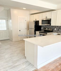Wareham 2 Beds 1.5 Baths - $2,450 No Fee