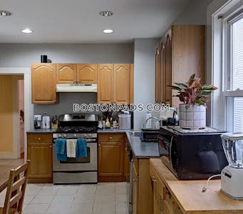 Medford 3 Bed 1 Bath MEDFORD  Tufts - $4,275 No Fee