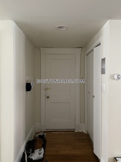 Brookline Deal Alert! Spacious 2 bed 1 Bath apartment in Winthrop Rd  Washington Square - $3,100 No Fee