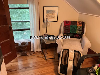 Newton 1.5 bedroom 1 baths in NEWTON  Newtonville - $2,195 No Fee