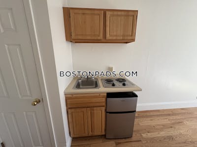 Brookline 0 Bed 1 Bath BROOKLINE- LONGWOOD AREA $2,045  Boston University - $1,995 No Fee